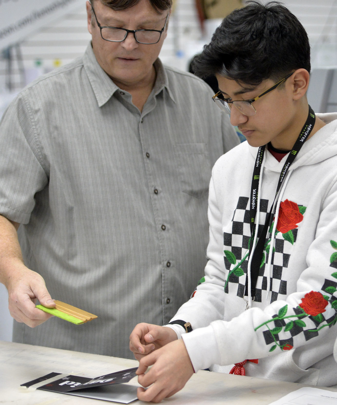 LINCOLN STUDENTS TOUR BUSINESS